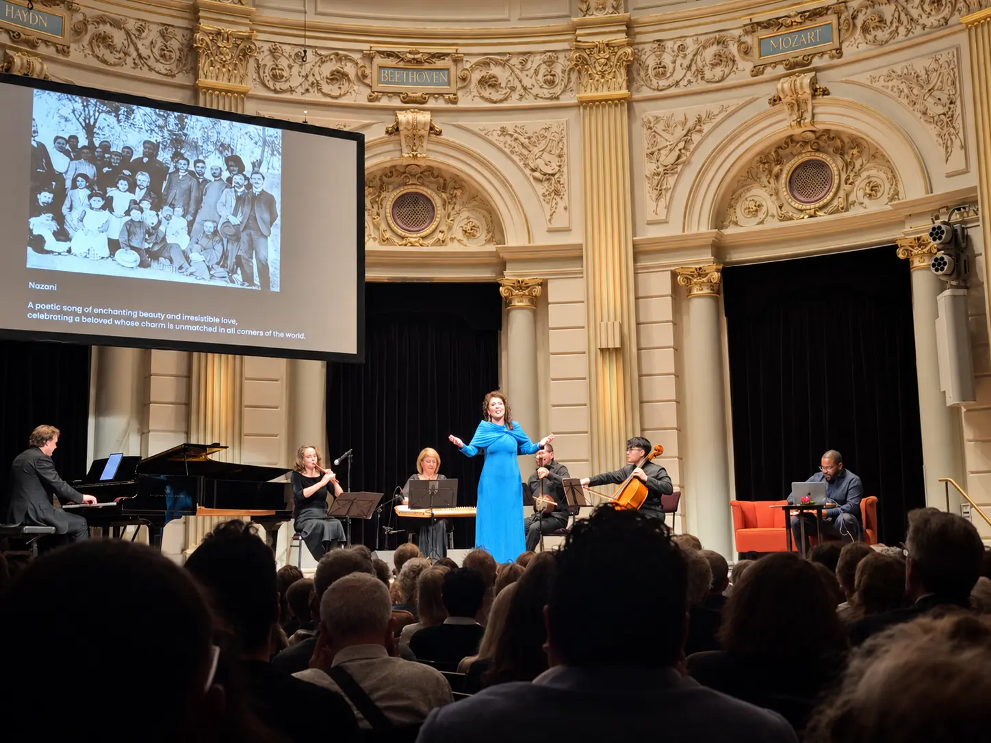 Natali Boghossian with open arms, performing with Zartonk Consort in the Kleine Zaal.